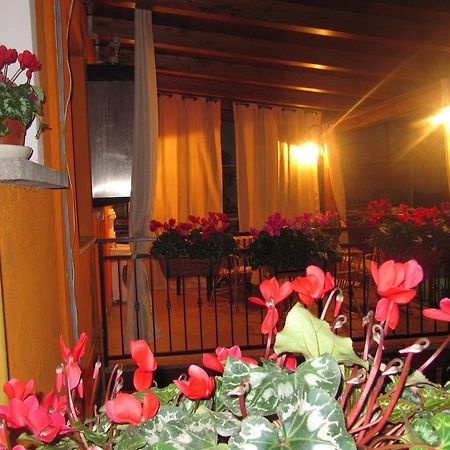 Montagne Rocciose Bed & Breakfast Frascineto ภายนอก รูปภาพ
