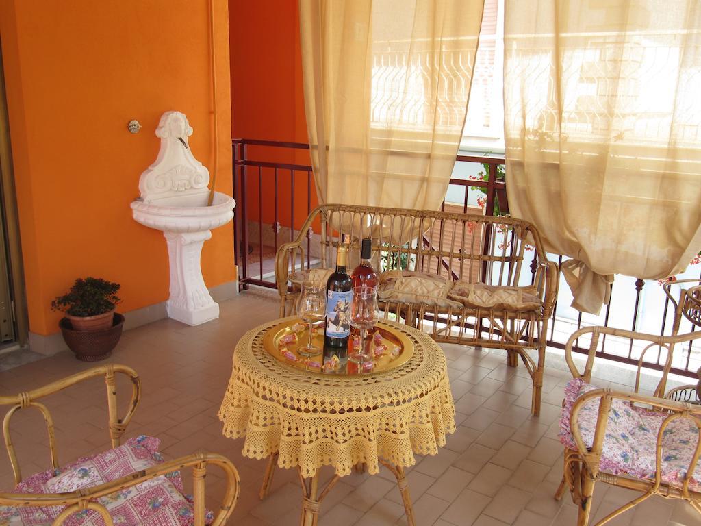 Montagne Rocciose Bed & Breakfast Frascineto ภายนอก รูปภาพ